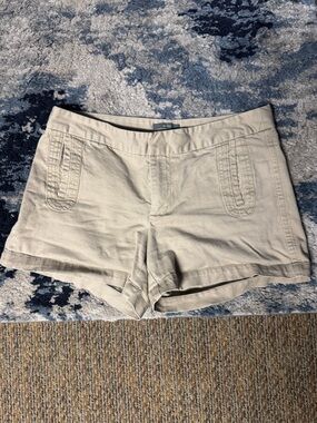 GAP Stretch Khaki Shorts - Light Tan